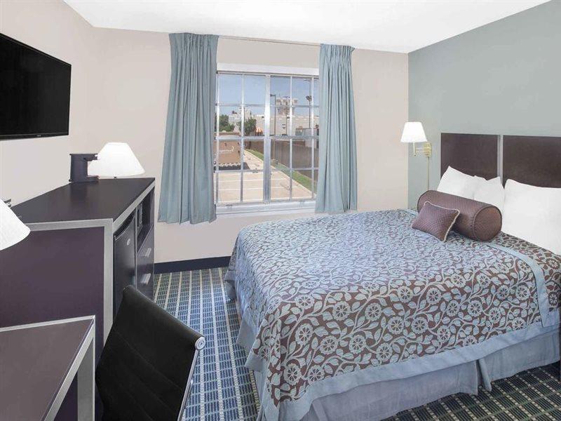 Days Inn By Wyndham Market Center Dallas Love Field Екстериор снимка
