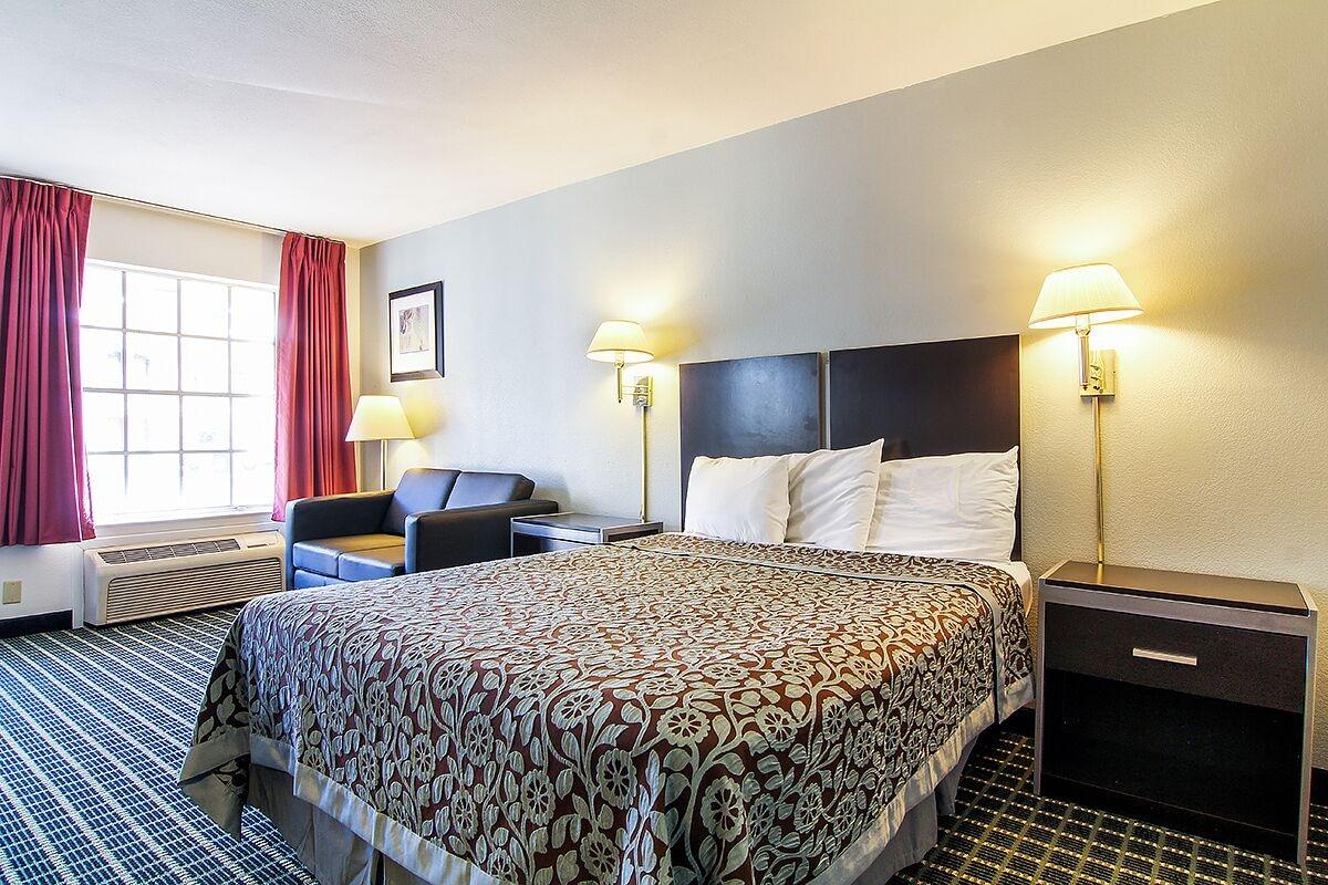 Days Inn By Wyndham Market Center Dallas Love Field Екстериор снимка