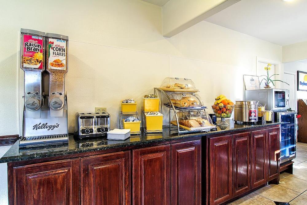 Days Inn By Wyndham Market Center Dallas Love Field Екстериор снимка