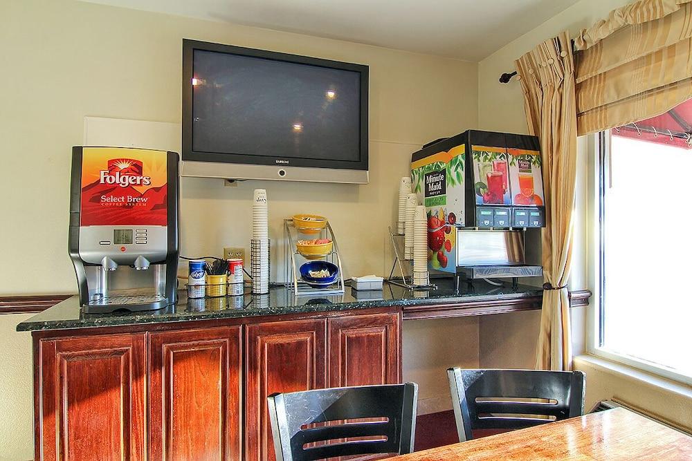 Days Inn By Wyndham Market Center Dallas Love Field Екстериор снимка