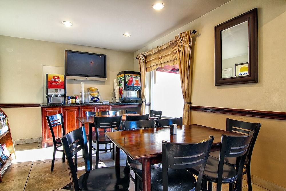 Days Inn By Wyndham Market Center Dallas Love Field Екстериор снимка