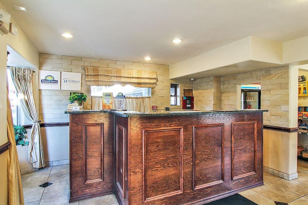 Days Inn By Wyndham Market Center Dallas Love Field Екстериор снимка