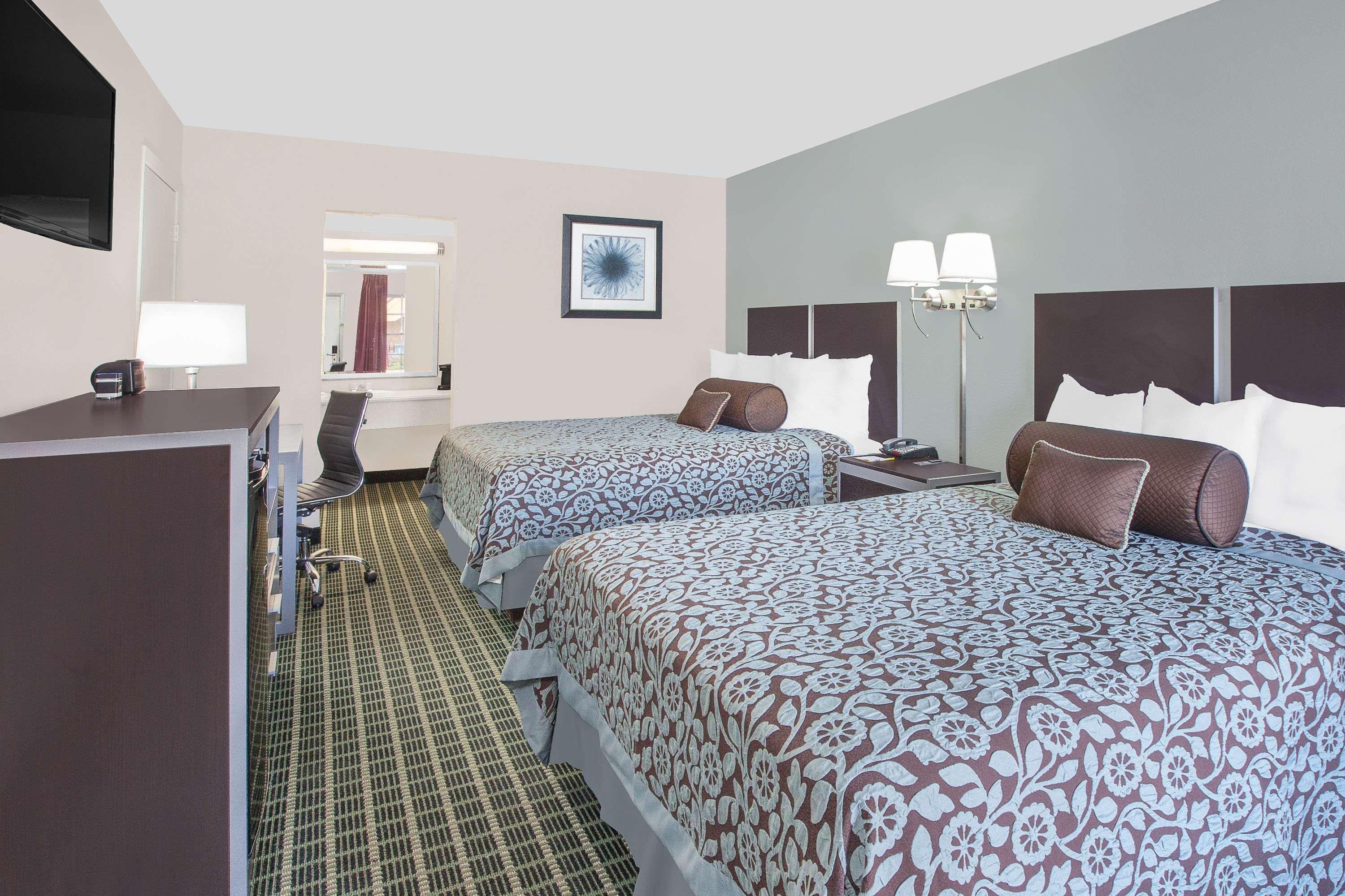 Days Inn By Wyndham Market Center Dallas Love Field Екстериор снимка