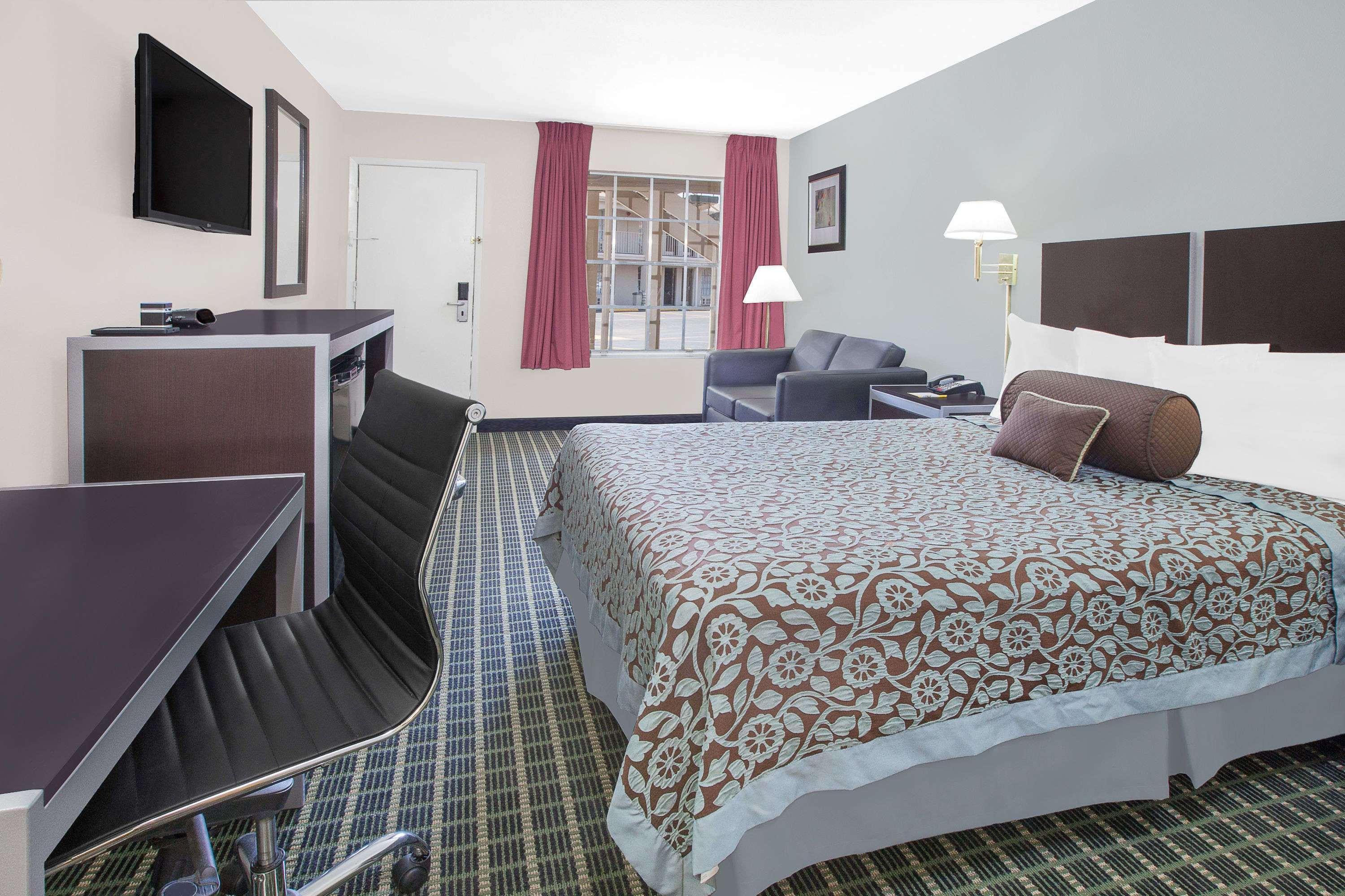 Days Inn By Wyndham Market Center Dallas Love Field Екстериор снимка