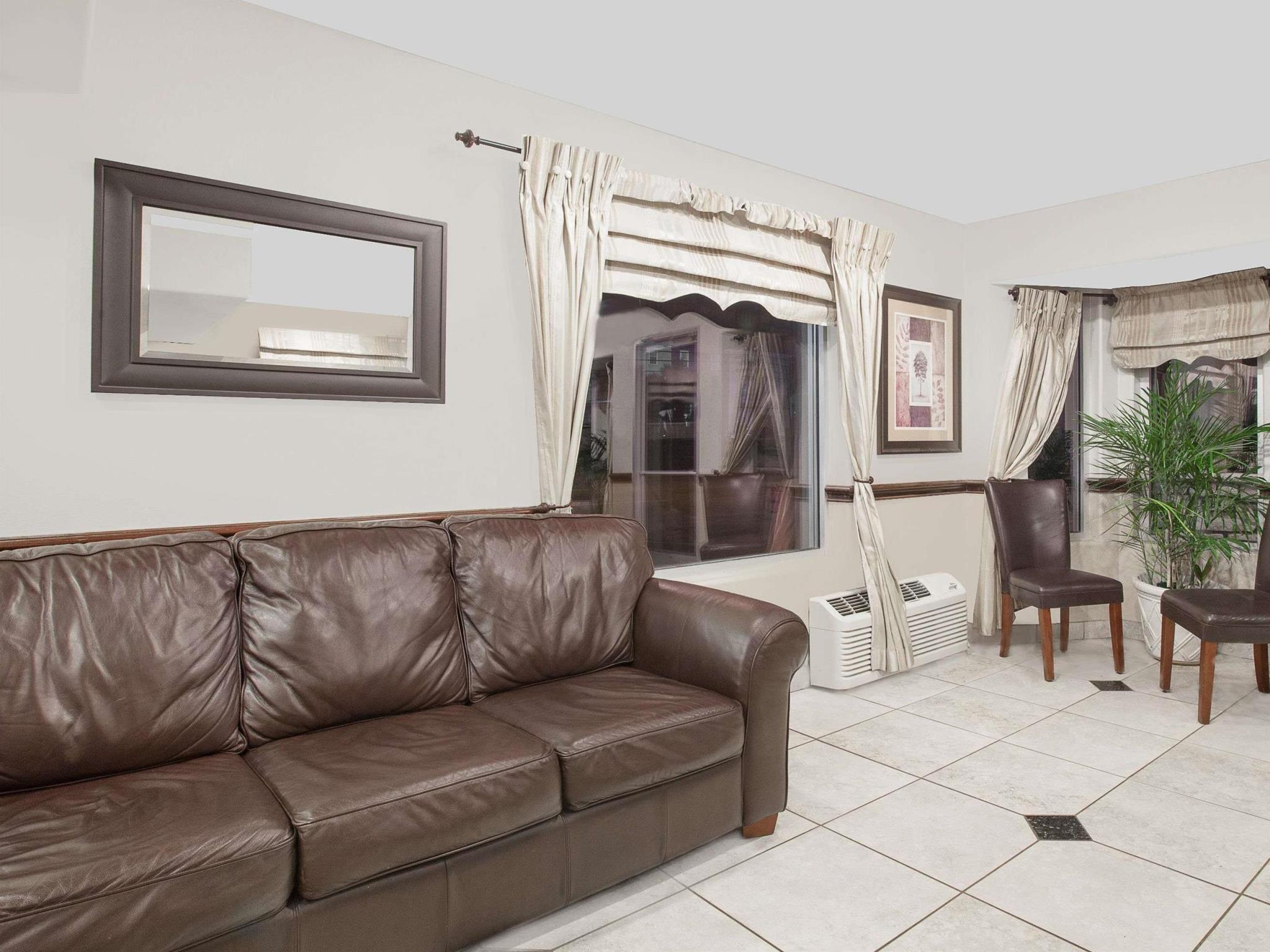 Days Inn By Wyndham Market Center Dallas Love Field Екстериор снимка