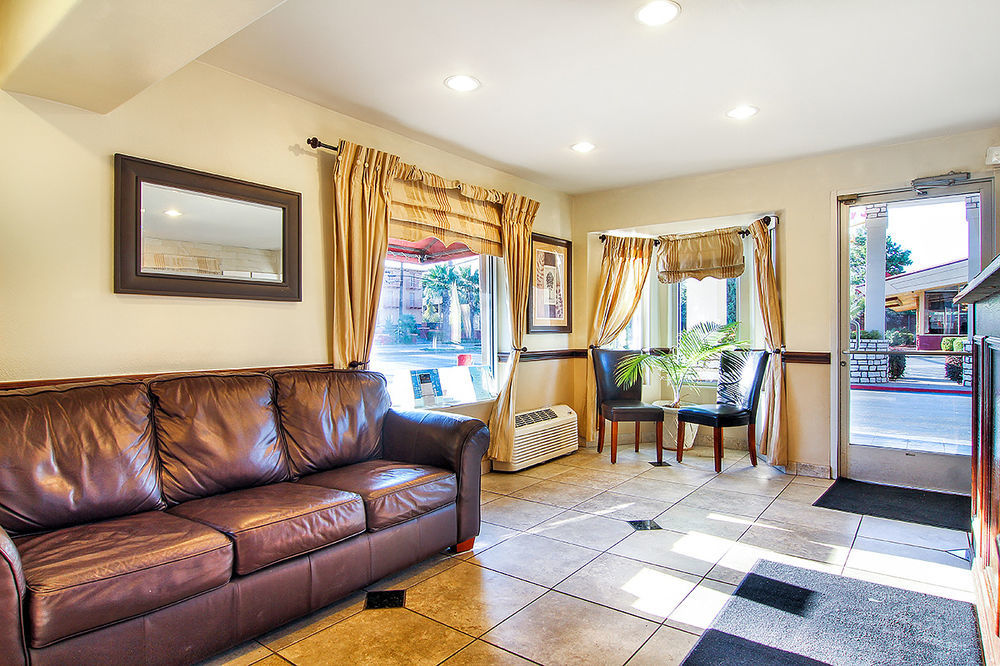 Days Inn By Wyndham Market Center Dallas Love Field Екстериор снимка